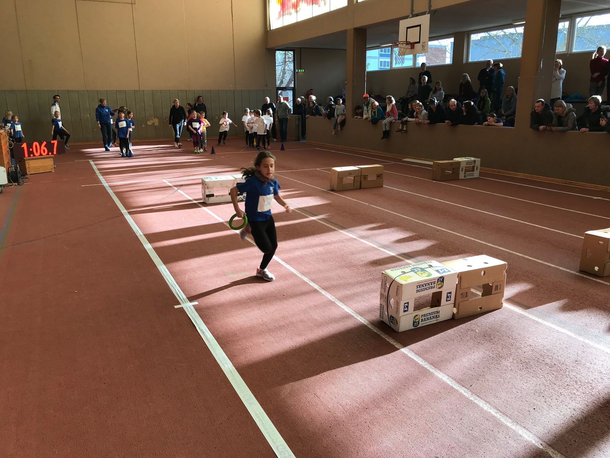 Impressionen vom Kinderleichtathletik-Teamwettbewerb der U10 und U12 am 10.03.19