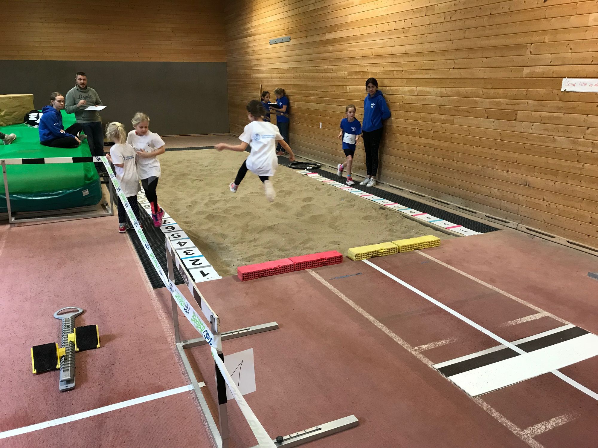 Impressionen vom Kinderleichtathletik-Teamwettbewerb der U10 und U12 am 10.03.19