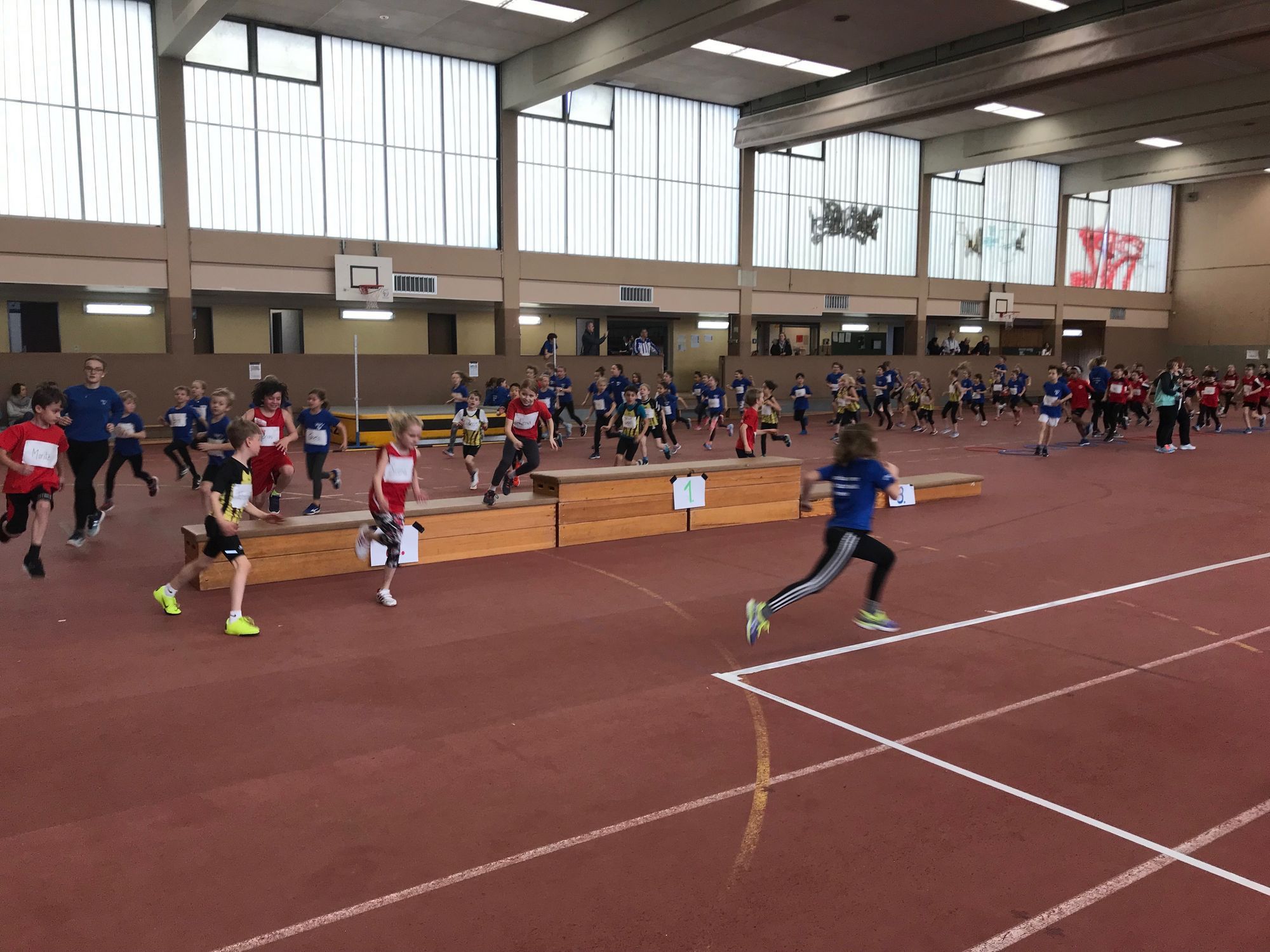 Impressionen vom Kinderleichtathletik-Teamwettbewerb der U10 und U12 am 10.03.19